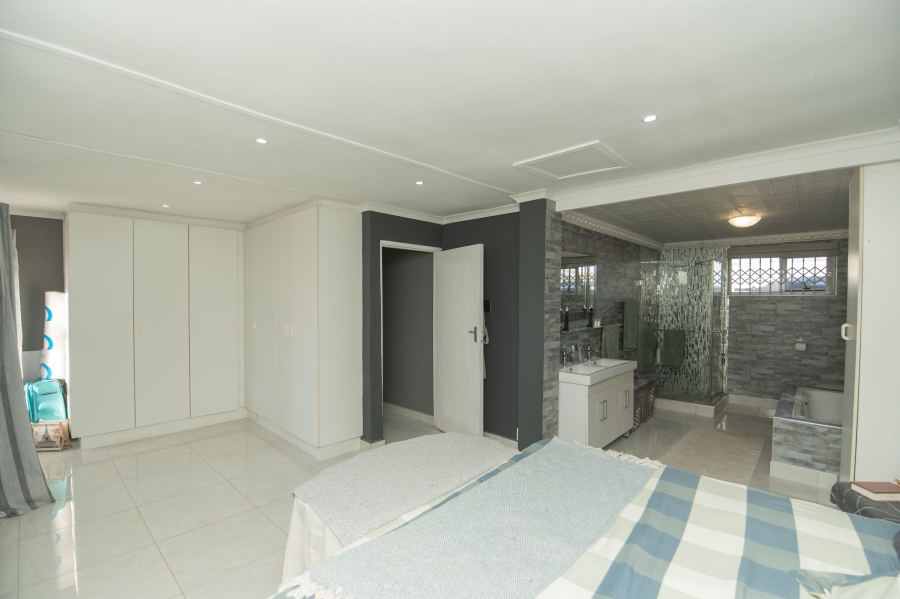 6 Bedroom Property for Sale in Sherwood Eastern Cape